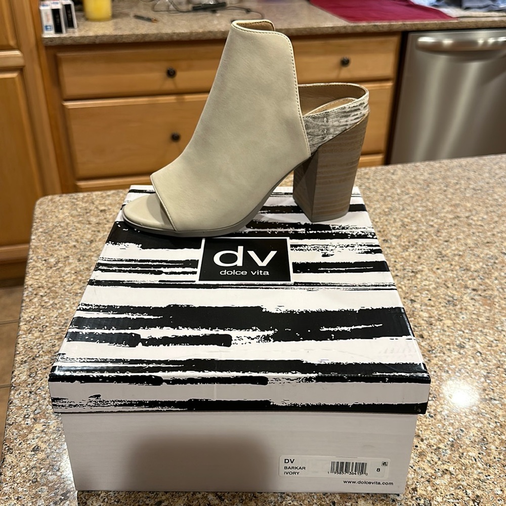 NWB Dolce Vita Barkar Ankle Boot